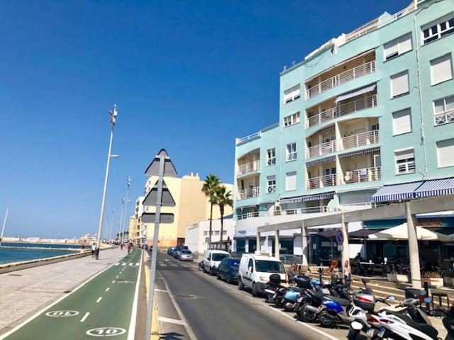 Gatu Premium Villa Isabel Terraza,Parking,1ºlinea Playa,Wifi,Vista Al Mar , Preferente Mayores De 25 Anos Y Familias 加的斯 外观 照片
