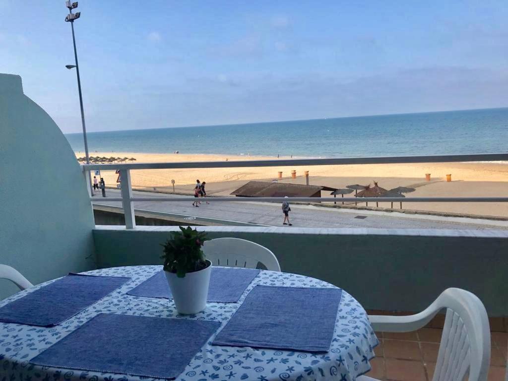 Gatu Premium Villa Isabel Terraza,Parking,1ºlinea Playa,Wifi,Vista Al Mar , Preferente Mayores De 25 Anos Y Familias 加的斯 外观 照片