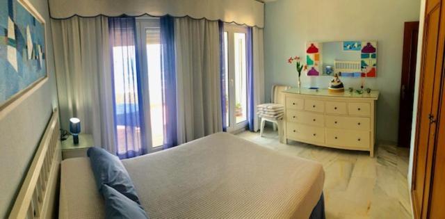 Gatu Premium Villa Isabel Terraza,Parking,1ºlinea Playa,Wifi,Vista Al Mar , Preferente Mayores De 25 Anos Y Familias 加的斯 外观 照片